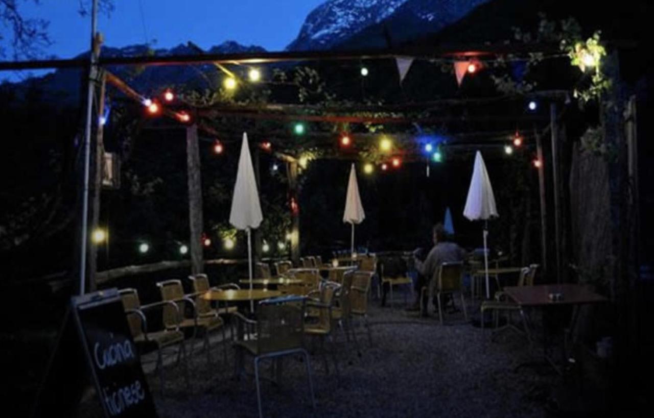 Osteria Gruetli Con Alloggio Borgnone Eksteriør bilde