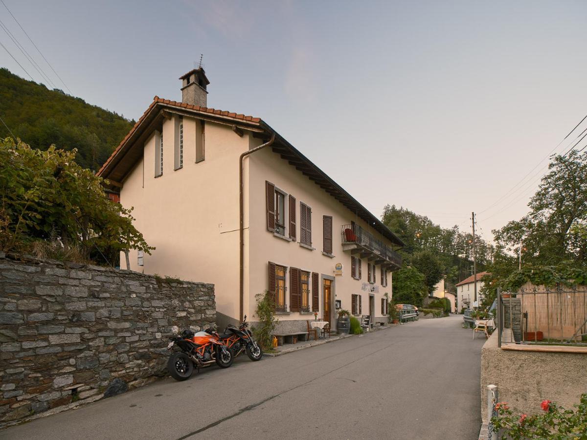 Osteria Gruetli Con Alloggio Borgnone Eksteriør bilde