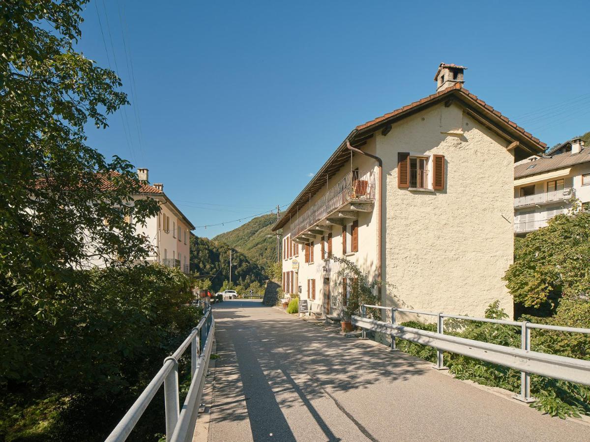 Osteria Gruetli Con Alloggio Borgnone Eksteriør bilde