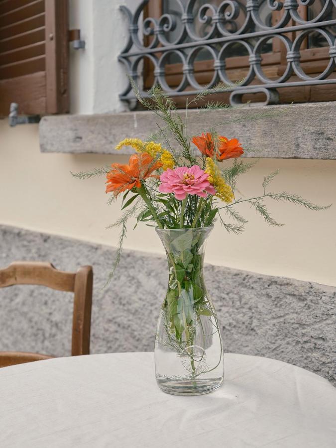 Osteria Gruetli Con Alloggio Borgnone Eksteriør bilde